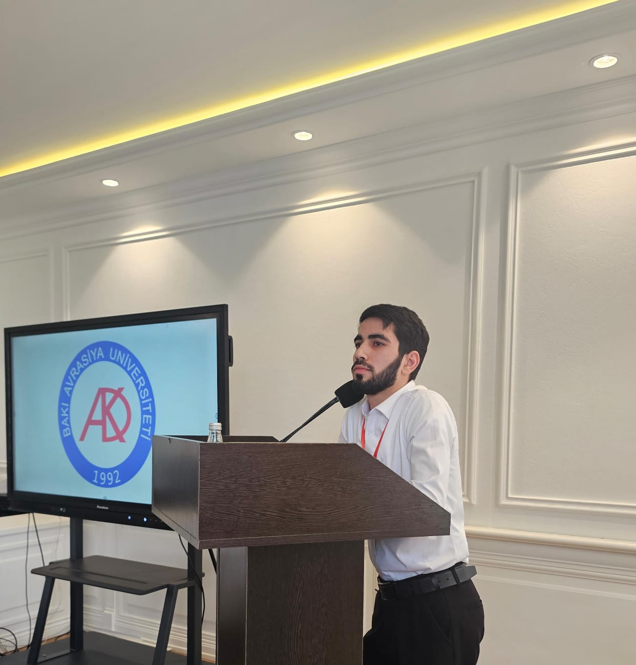 Folklor İnstitutunun doktorantı respublika elmi konfransında məruzə edib