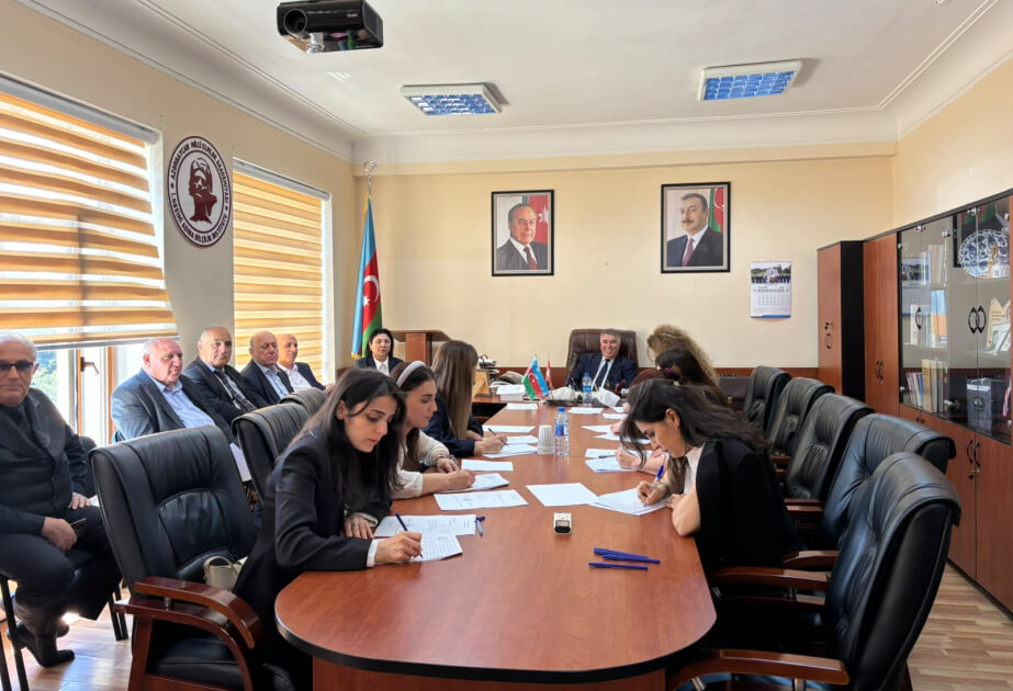 Dilçilik İnstitutunda doktorant və dissertantlar ixtisas imtahanı veriblər
