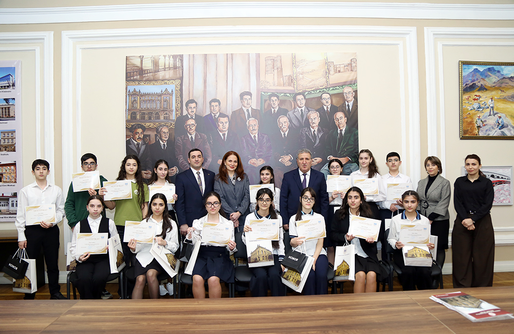 AMEA-nın təşkilatçılığı ilə məktəblilər arasında keçirilən Azərbaycan dili üzrə Olimpiadanın qalibləri ilə görüş