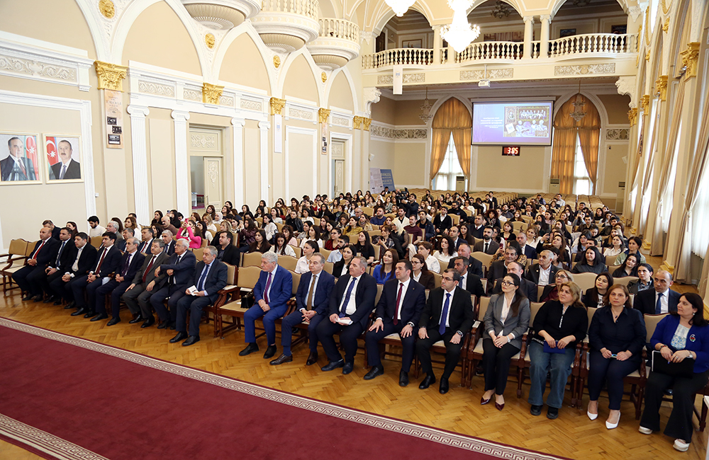 AMEA rəhbəri: “Milli kimliyimizin qorunması və inkişafında Ulu Öndər Heydər Əliyevin rolu xüsusi qeyd olunmalıdır”